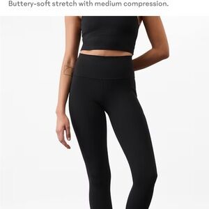Athleta Black Salutation Stash Capri Leggings  Small